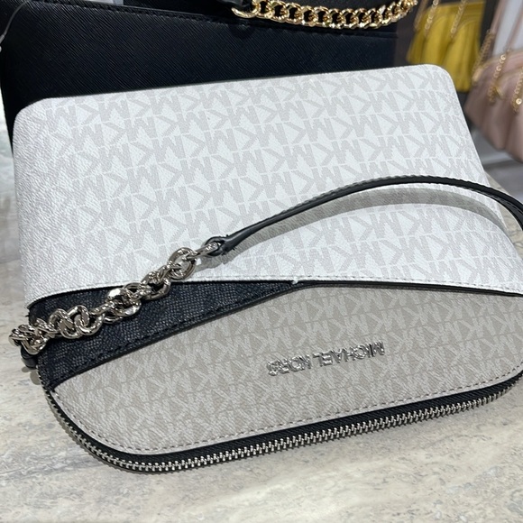 Michael Kors Jet Set Travel Color-Block Signature Logo Crossbody Bag
Optic White - Picture 11 of 16